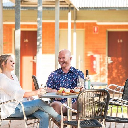 Strath Motel Strathalbyn Extérieur photo