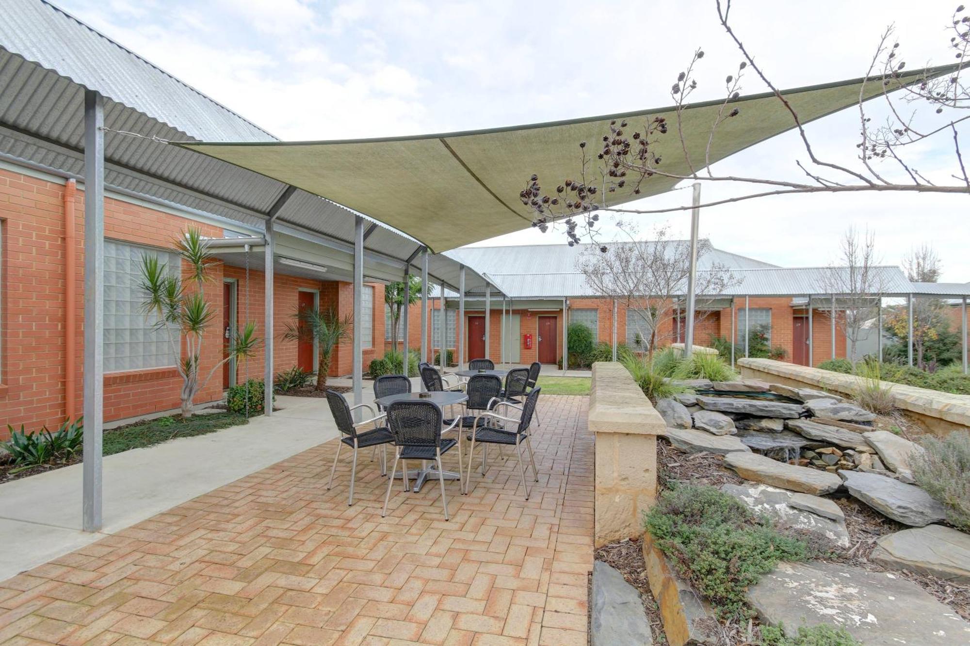 Strath Motel Strathalbyn Extérieur photo